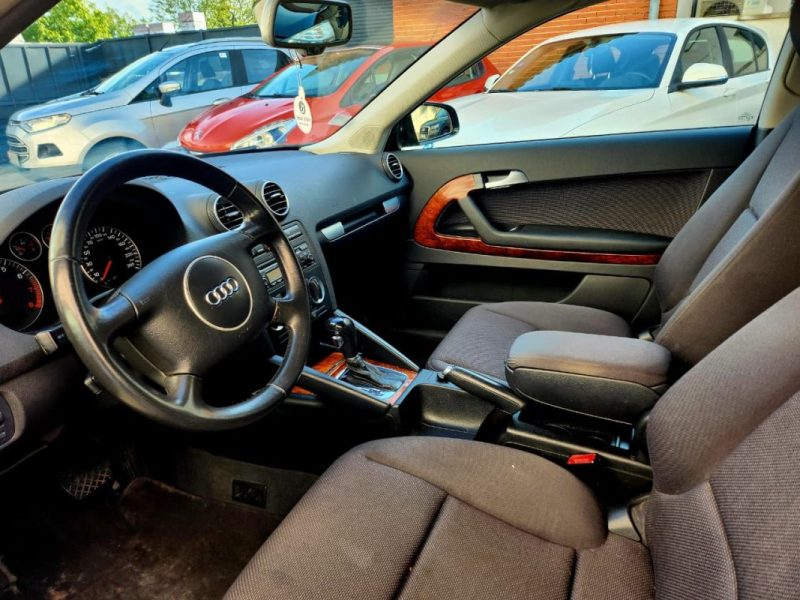 AUDI A3 1.6 PACK ATTRACTION 102 TIPTRONIC 2005