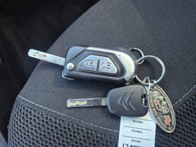 CITROEN DS3 1.6 HDI 90 AIRDREAM SO CHIC 2011
