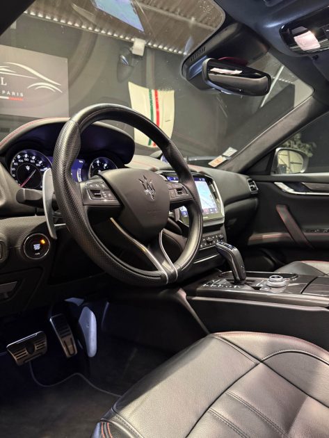 MAGNIFIQUE MASERATI GHIBLI 2.0 L4 330CH HYBRID GRAND SPORT (TOIT OUVRANT, INTERIEURE SPORTIVE,)⭐️⭐️⭐️⭐️⭐️