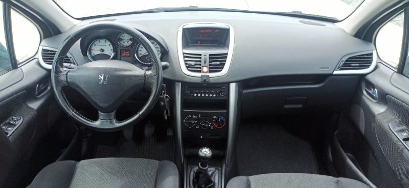 PEUGEOT 207 1.4 75CV 5PORTES TOIT PANORAMIQUE GARANTIE 6MOIS