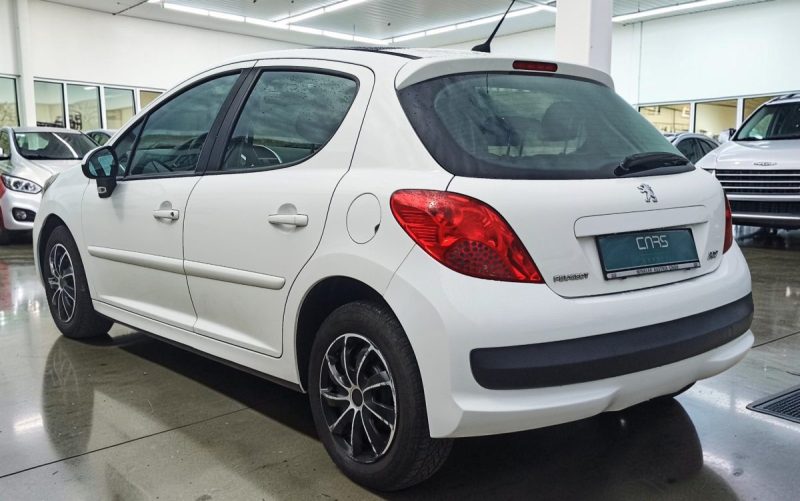 PEUGEOT 207 1.4 75CV 5PORTES TOIT PANORAMIQUE GARANTIE 6MOIS