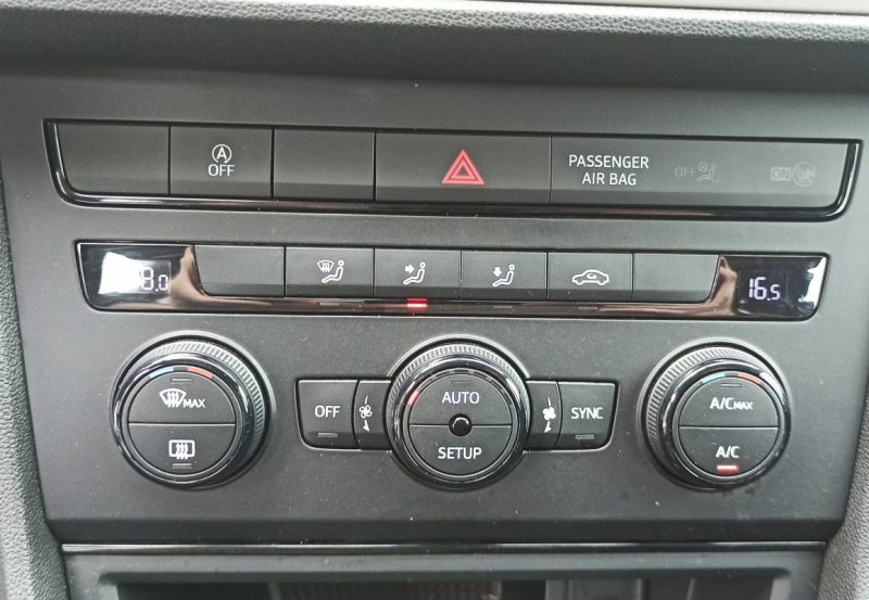 SEAT LEON TSI 5PORTES 1ER MAIN GARANTIE 6MOIS ETAT NEUF