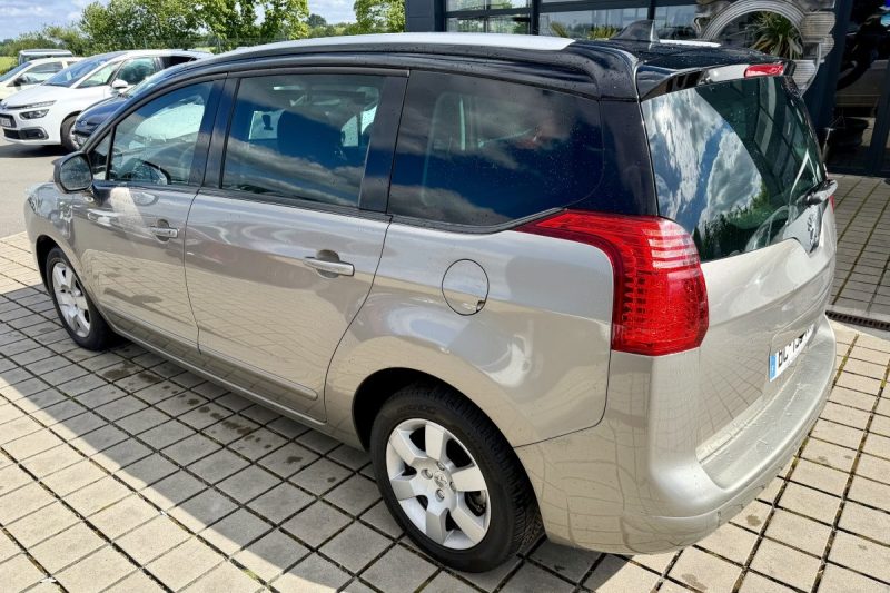 PEUGEOT 5008 1.6 HDI 112 PREMIUM BMP6 7 places