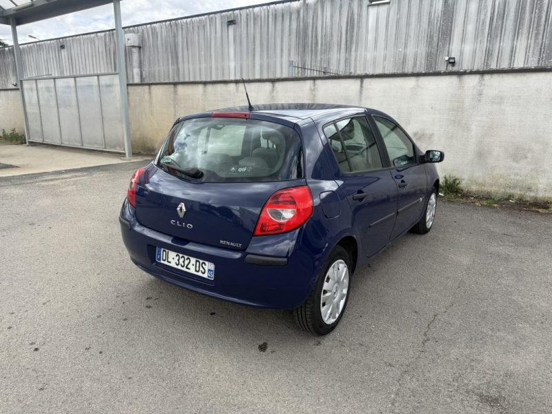 RENAULT CLIO III CONFORT DYNAMIQUE 1.2 16V 
