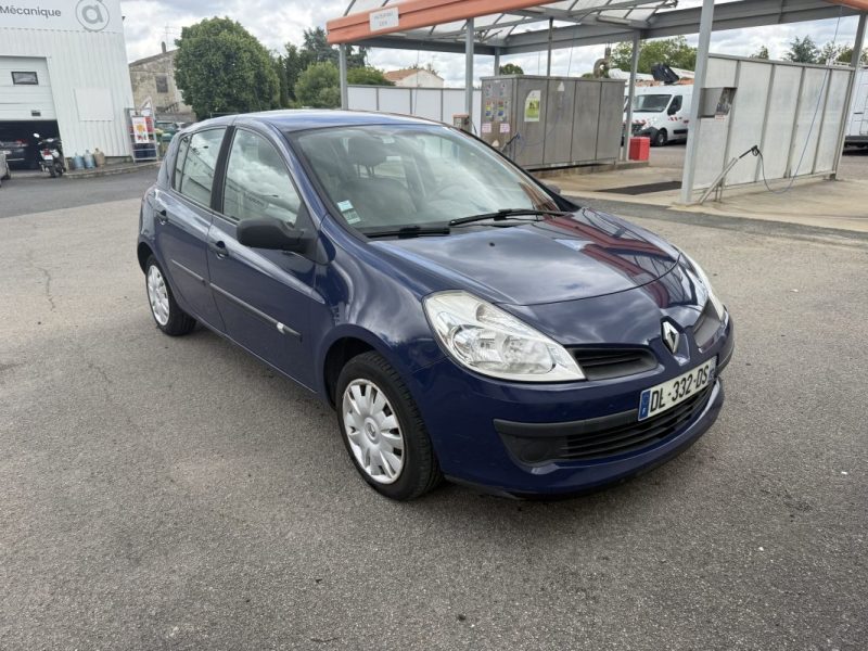 RENAULT CLIO III CONFORT DYNAMIQUE 1.2 16V 