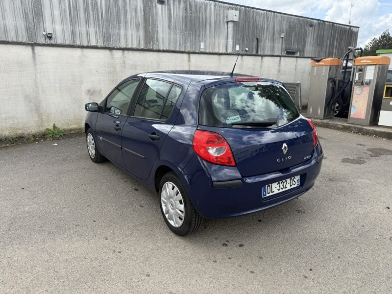 RENAULT CLIO III CONFORT DYNAMIQUE 1.2 16V 