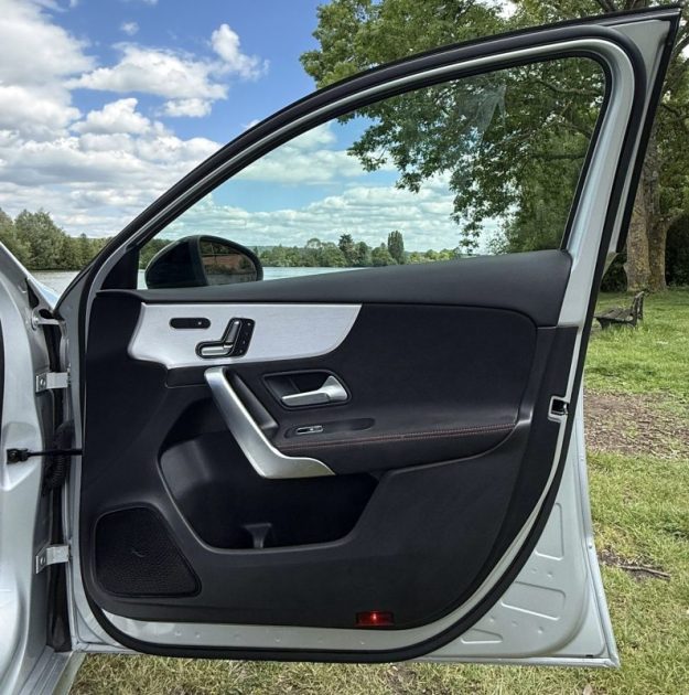 MERCEDES A200D AMG LINE 2.0 150ch DCT8 SIÈGES CHAUFFANT / TOIT OUVRANT / SIÈGES ELECTRIQUES