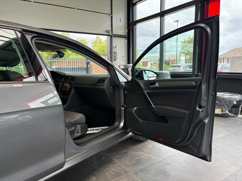 🚗 VOLKSWAGEN GOLF VII 1.6 TDI 115ch ⚙️ BUSINESS 📷 Caméra de recul 📱 Bluetooth 🧭 GPS