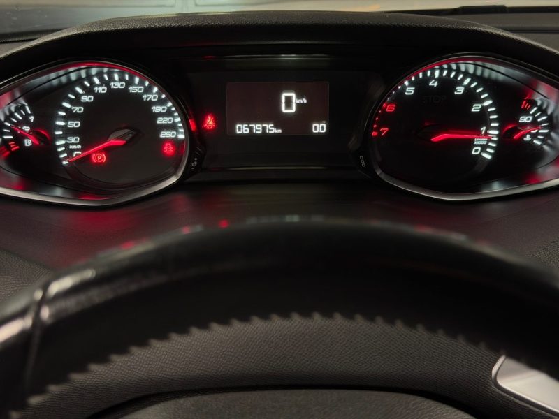 PEUGEOT 308 II PHASE 2 STYLE 1.2 TURBO 110 Cv ECRAN TACTILE / CRIT AIR 1 - GARANTIE 1 AN