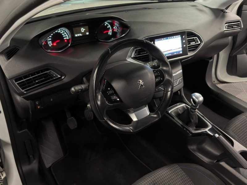 PEUGEOT 308 II PHASE 2 STYLE 1.2 TURBO 110 Cv ECRAN TACTILE / CRIT AIR 1 - GARANTIE 1 AN