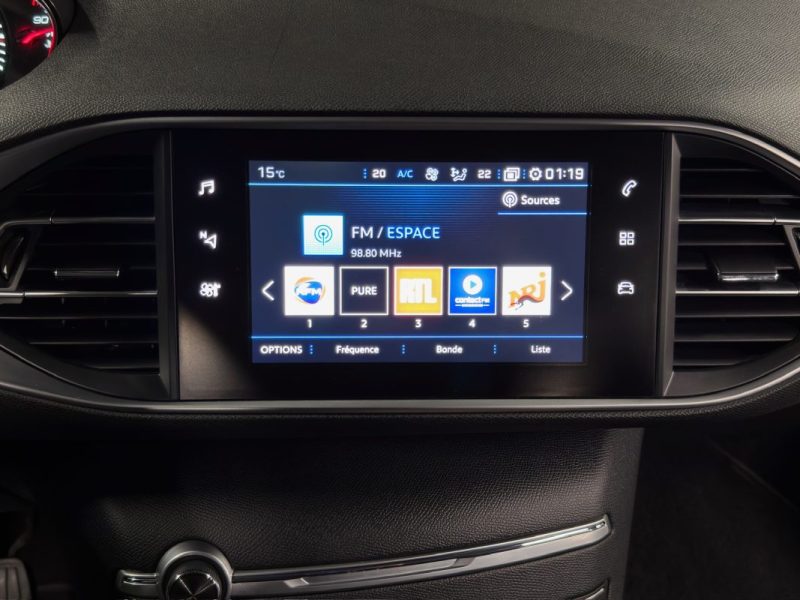 PEUGEOT 308 II PHASE 2 STYLE 1.2 TURBO 110 Cv ECRAN TACTILE / CRIT AIR 1 - GARANTIE 1 AN