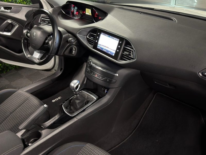 PEUGEOT 308 II PHASE 2 STYLE 1.2 TURBO 110 Cv ECRAN TACTILE / CRIT AIR 1 - GARANTIE 1 AN