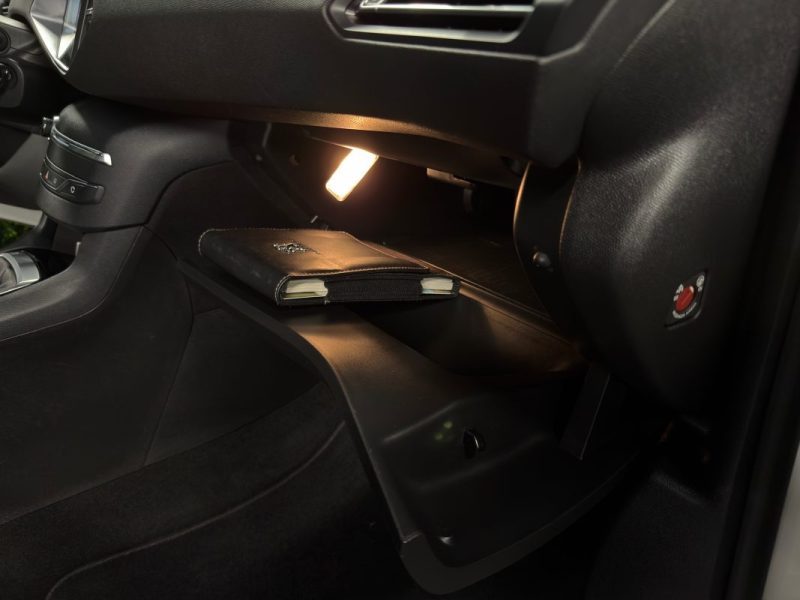 PEUGEOT 308 II PHASE 2 STYLE 1.2 TURBO 110 Cv ECRAN TACTILE / CRIT AIR 1 - GARANTIE 1 AN