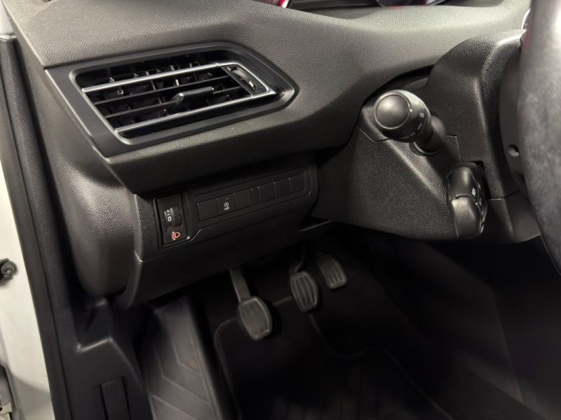 PEUGEOT 308 II PHASE 2 STYLE 1.2 TURBO 110 Cv ECRAN TACTILE / CRIT AIR 1 - GARANTIE 1 AN
