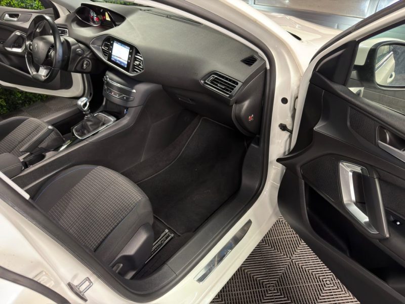 PEUGEOT 308 II PHASE 2 STYLE 1.2 TURBO 110 Cv ECRAN TACTILE / CRIT AIR 1 - GARANTIE 1 AN