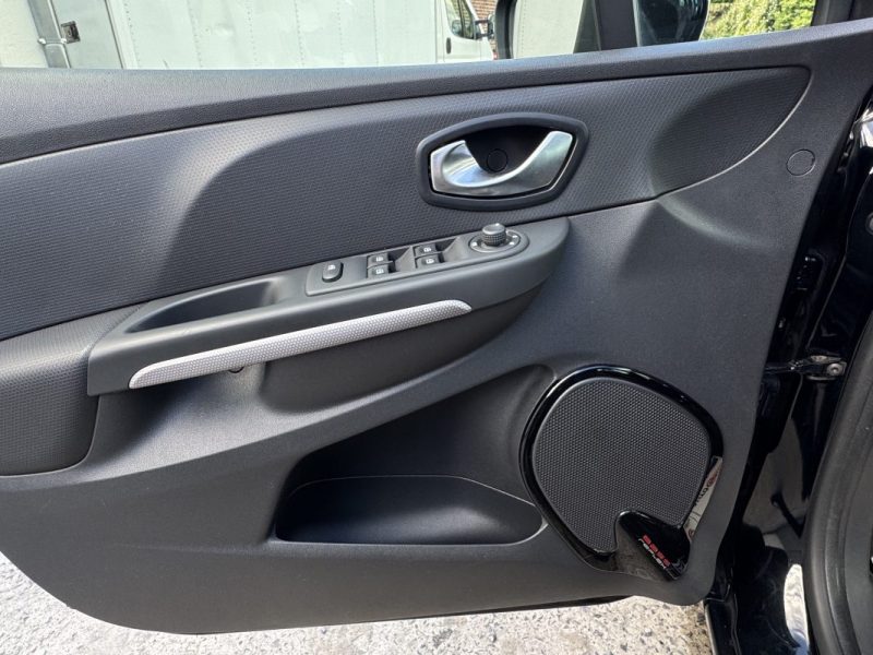 RENAULT CLIO 1.5 DCI 90CH PACK ICONIC FULL OPTIONS GPS/CLIM/CUIR/XENON  99000Km