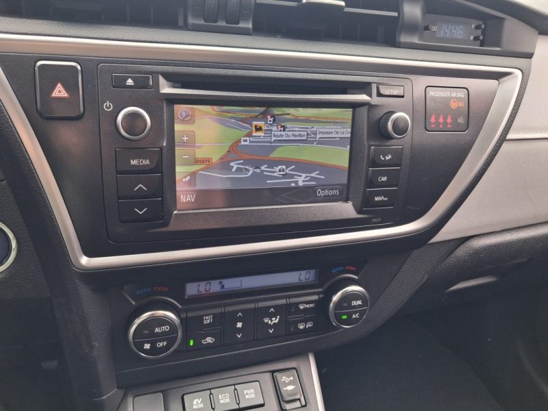 TOYOTA AURIS 136H HYBRID DYNAMIC  CAMERA GPS SIEGES CHAUFFANTS 