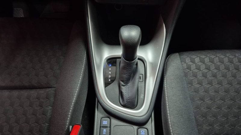 TOYOTA YARIS 4 BERLINE 116cv DYNAMIC BUSINESS/1 ERE MAIN/TVA RECUPERABLE