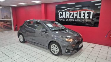 TOYOTA YARIS 4 BERLINE 116cv DYNAMIC BUSINESS/1 ERE MAIN/TVA RECUPERABLE