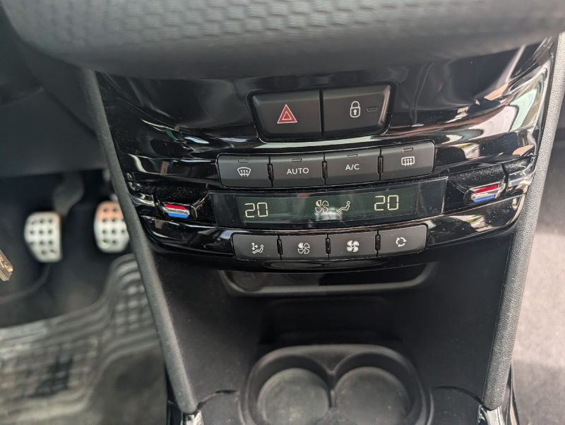 PEUGEOT 2008 1.2 PURE TECH 130CH CROSSWAY 9 ALL  GRIPP CONTROLE FULL OPTIONS GARANTIE 12 MOIS   