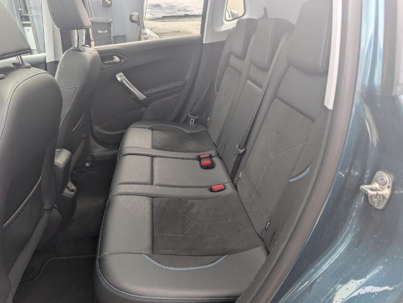 PEUGEOT 2008 1.2 PURE TECH 130CH CROSSWAY 9 ALL  GRIPP CONTROLE FULL OPTIONS GARANTIE 12 MOIS   