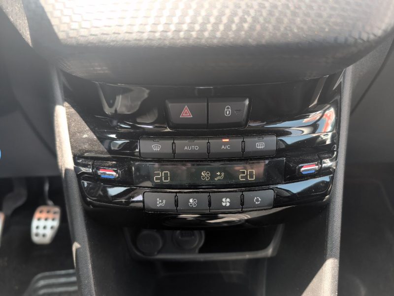 PEUGEOT 2008 1.2 PURE TECH 130CH CROSSWAY 9 ALL  GRIPP CONTROLE FULL OPTIONS GARANTIE 12 MOIS   