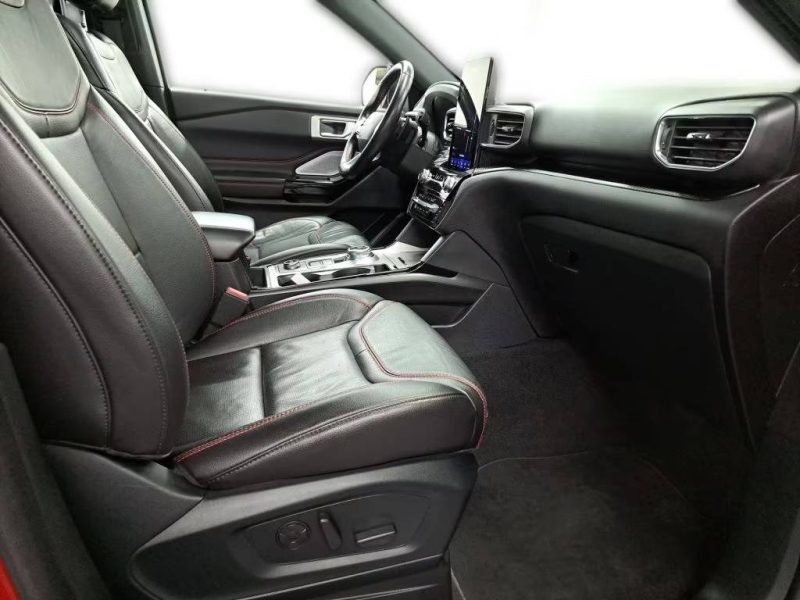 FORD EXPLORER PHEV ST-LINE 457ch / TOIT PANO / CAMÉRA 360 / B&O / ATTELAGE
