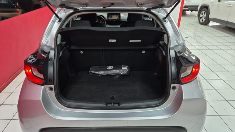 TOYOTA YARIS 4 BERLINE 116cv DYNAMIC BUSINESS 2022/1 ERE MAIN/TVA RECUPERABLE
