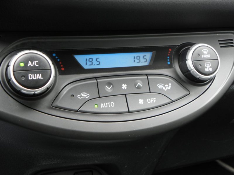 TOYOTA YARIS III 1.5 HYBRID 100CH Y20 CLUB / 3CH 2019