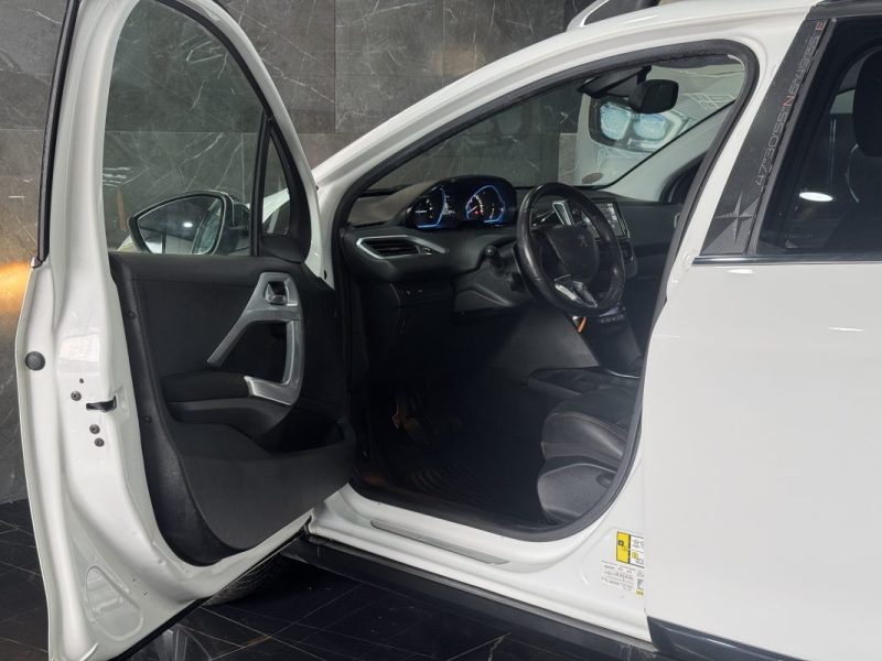 PEUGEOT 2008 1.2 Turbo 110 ALLURE 2015