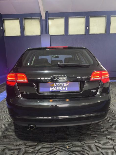 AUDI A3 1.6 TDI 105Cv AMBIENTE 2013