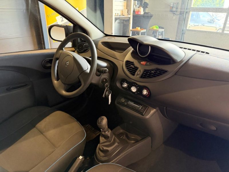 RENAULT TWINGO II 1.2 75 LIFE / DISTRIBUTION 2026  