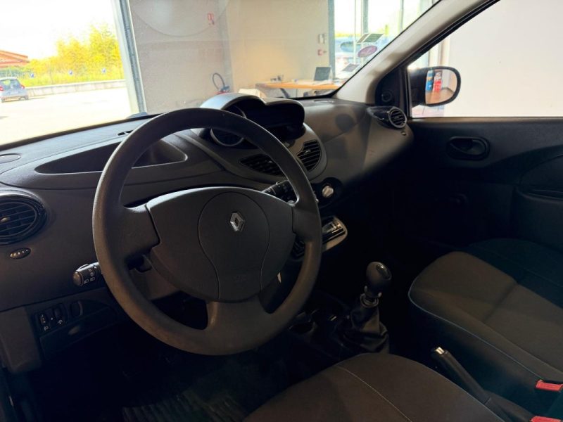 RENAULT TWINGO II 1.2 75 LIFE / DISTRIBUTION 2026  