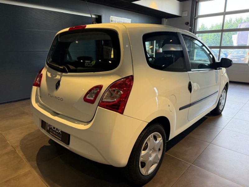 RENAULT TWINGO II 1.2 75 LIFE / DISTRIBUTION 2026  
