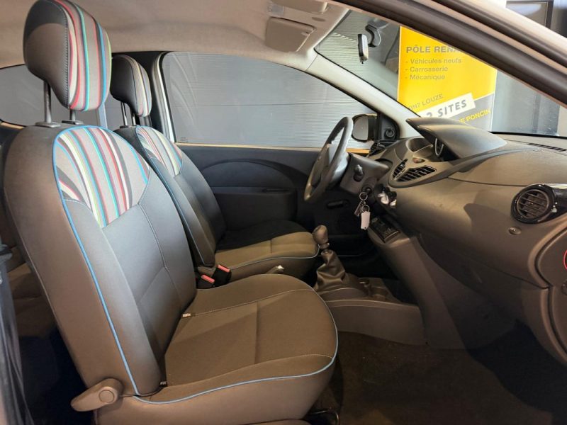 RENAULT TWINGO II 1.2 75 LIFE / DISTRIBUTION 2026  