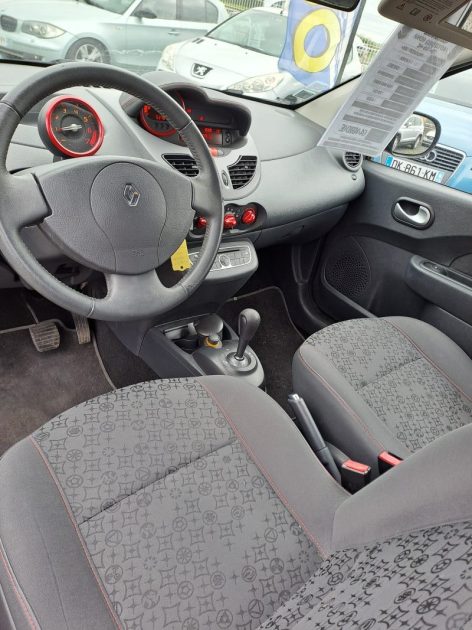 RENAULT TWINGO II 1.2 75 RIP CURL BVR 2010