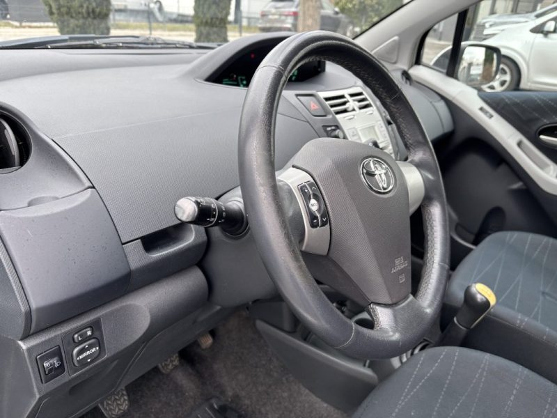 TOYOTA YARIS 1.3VTI 2006