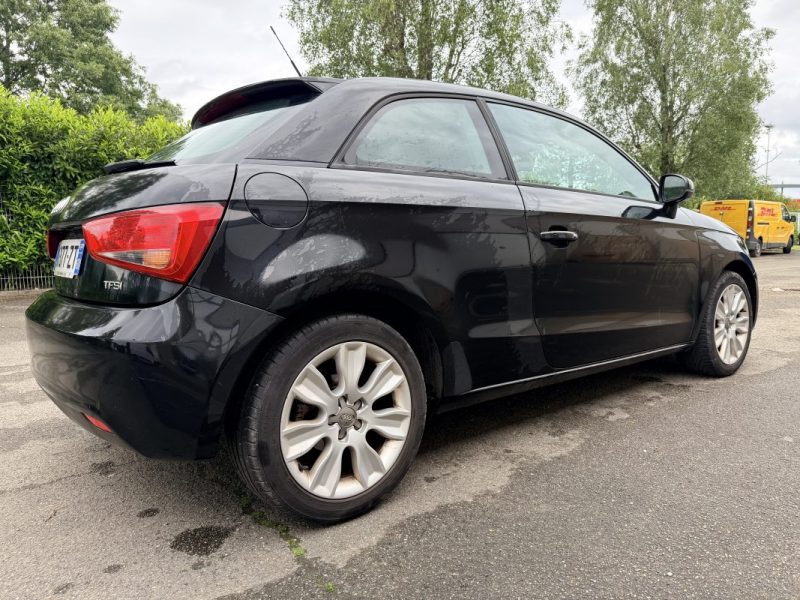 AUDI A1 AMBITION 1.2 TFSI 86ch PREMIÈRE MAIN 
