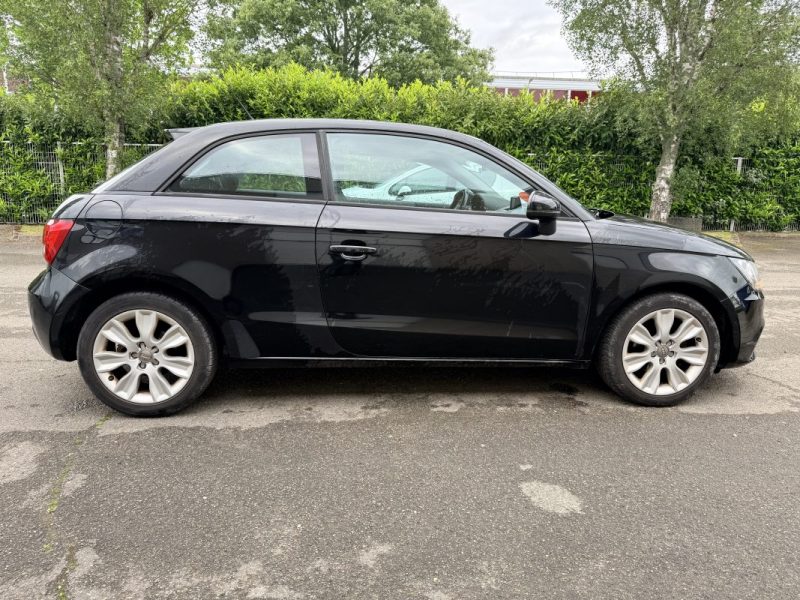 AUDI A1 AMBITION 1.2 TFSI 86ch PREMIÈRE MAIN 