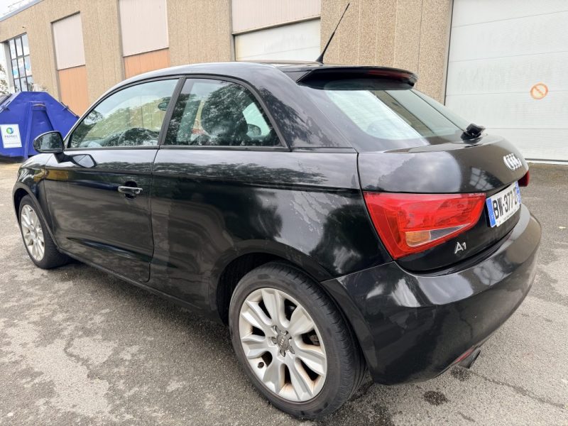 AUDI A1 AMBITION 1.2 TFSI 86ch PREMIÈRE MAIN 