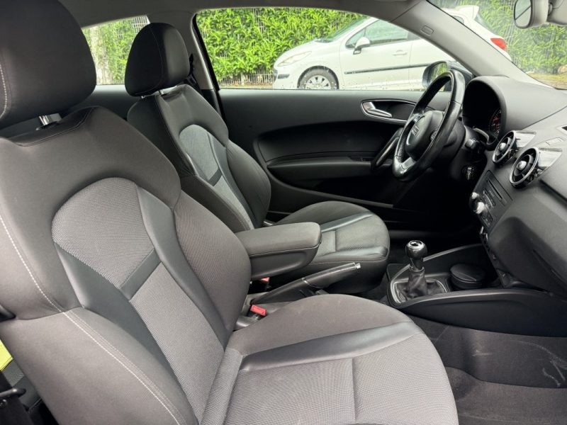 AUDI A1 AMBITION 1.2 TFSI 86ch PREMIÈRE MAIN 
