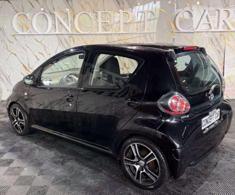 TOYOTA AYGO 1.0 COOL 2010 - 66 308Kms - Premier Main - Parfait Etat - Distrib ok - Suivit TOYOTA