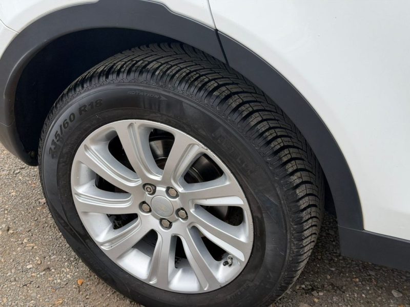 LAND ROVER Discovery  Sport 2.0 TD4 16V 4x4  150 cv en super état 