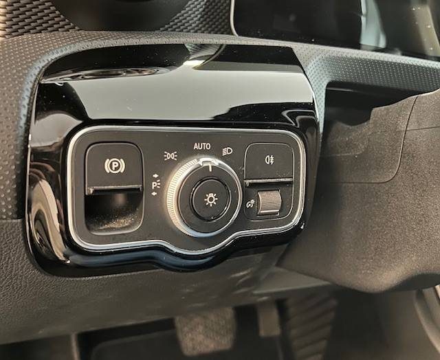 MERCEDES BENZ A 220 190CH PROGRESSIVE LINE 7G-DCT 2019