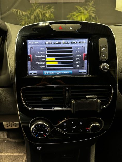 MAGNIFIQUE RENAULT CLIO 4 RS TROPHY 220 CH (ENTRETIEN RENAULT, SONO BOSE, AKRAPOVIC) 