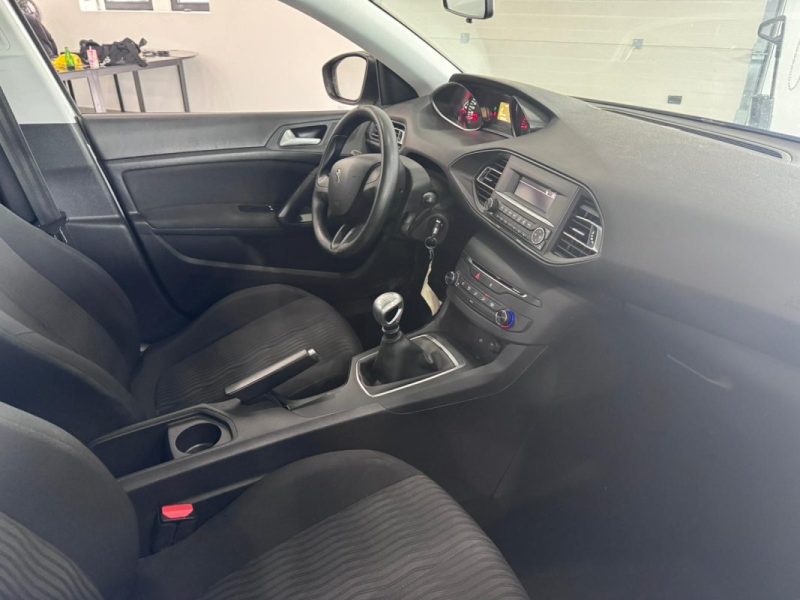PEUGEOT 308 1.6 BLUEHDI 120cv / 1 ERE MAIN / 5 PLACES