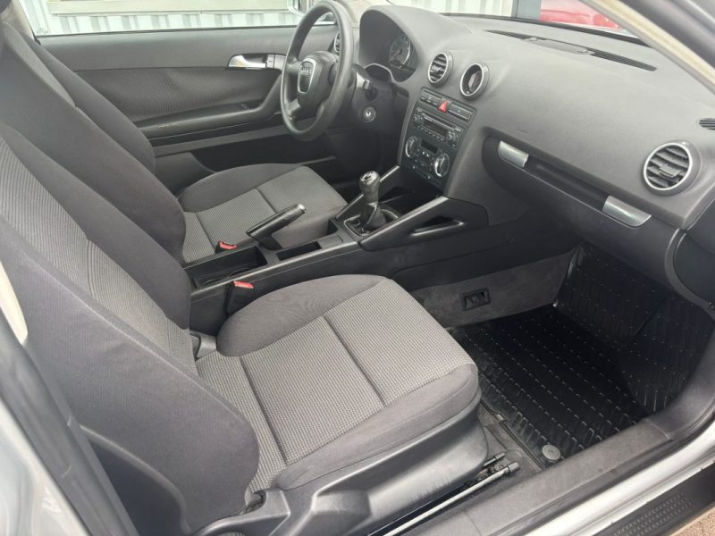 AUDI A3 ATTRACTION 1.6i 102CV 
