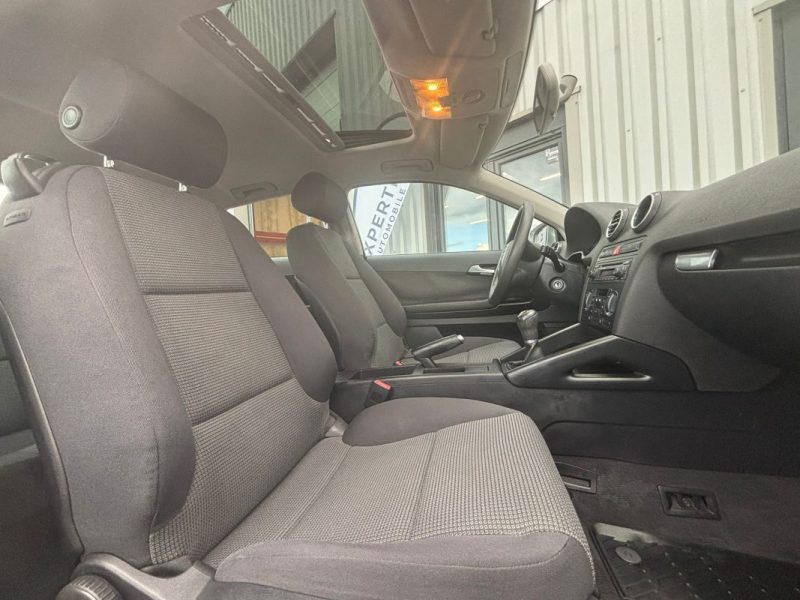 AUDI A3 ATTRACTION 1.6i 102CV 
