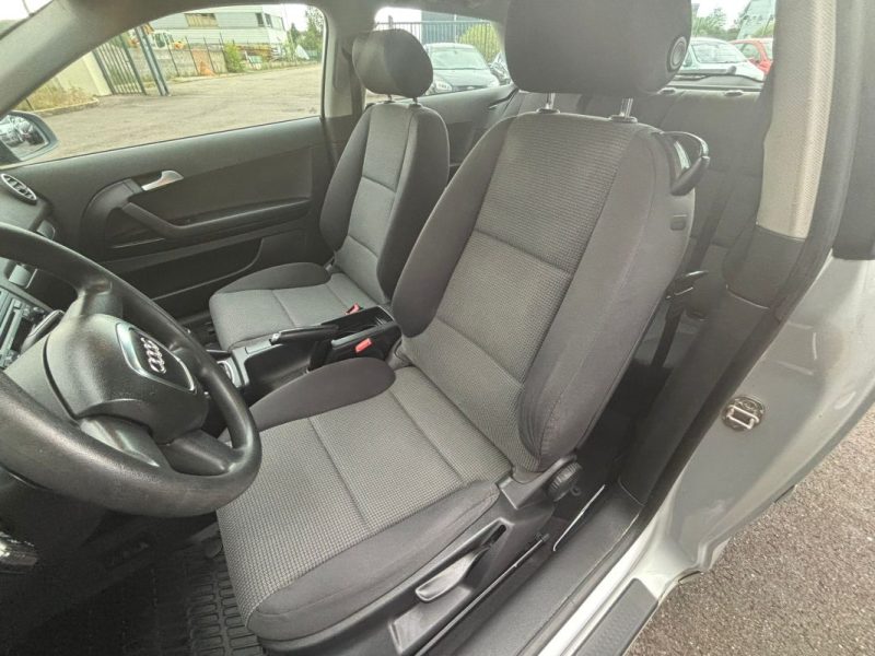 AUDI A3 ATTRACTION 1.6i 102CV 