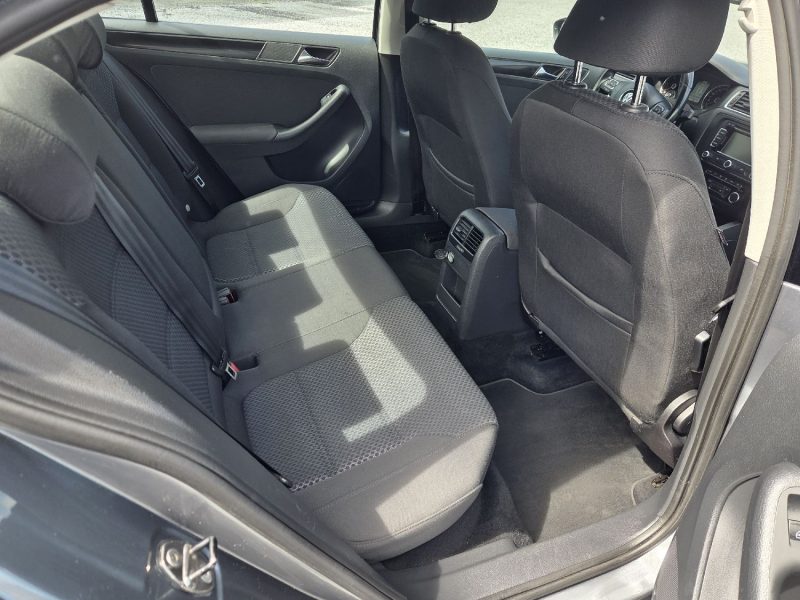 VOLKSWAGEN JETTA III 1.6 TDI 105CH CONFORTLINE 2011